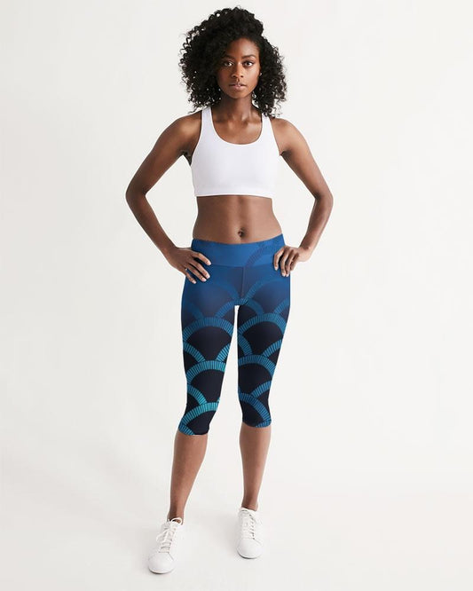Blue Blues Pattern Printed Mid-Rise Capri Leggings-cloth-Digital Rawness
