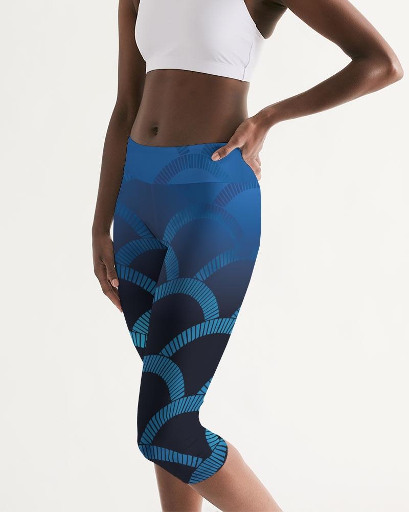 Blue Blues Pattern Printed Mid-Rise Capri Leggings-cloth-Digital Rawness